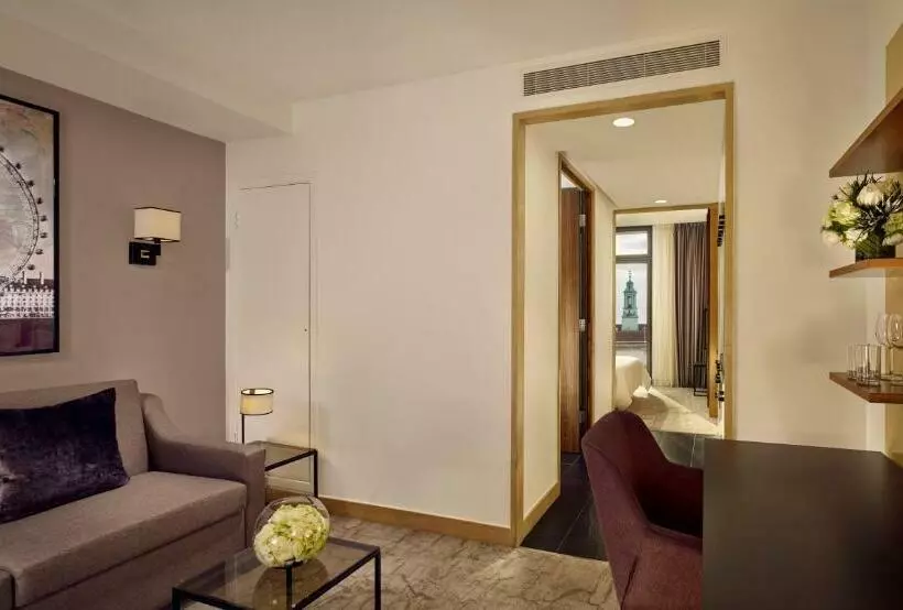 Standard-studio, Park Plaza County Hall London