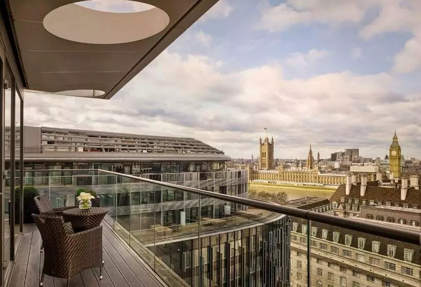 Ullakkosviitti, Park Plaza County Hall London