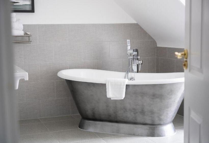 غرفة عائلية, Skeabost House