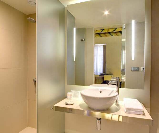 豪华三人间, Three Storks