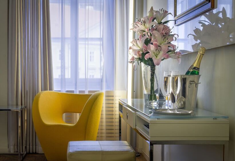 豪华房间, Three Storks