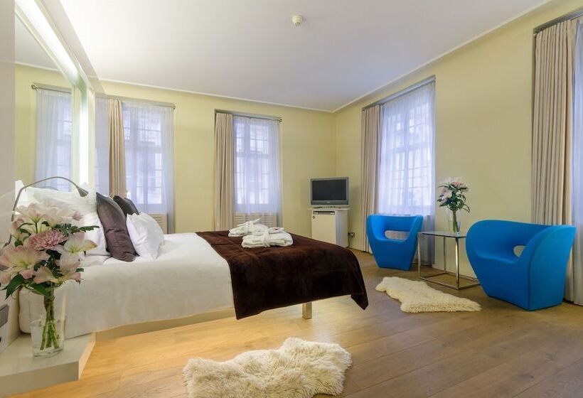 豪华房间, Three Storks