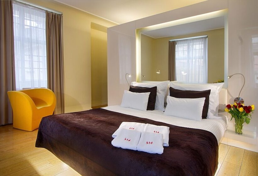 豪华房间, Three Storks