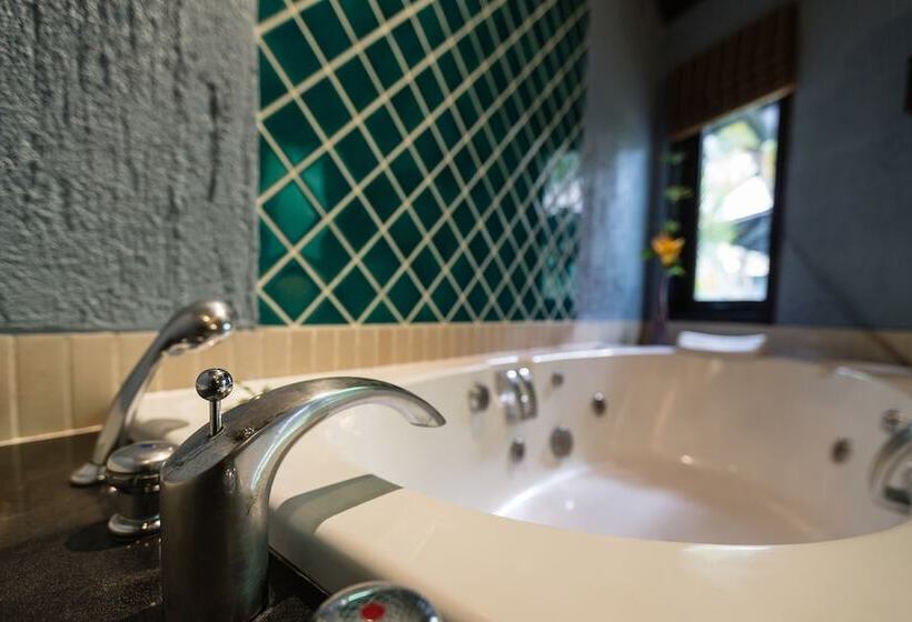 Хижина, Peace Laguna Resort & Spa Sha Extra Plus