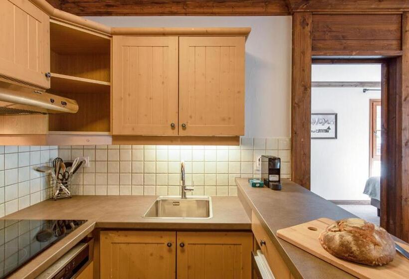 2 Bedroom Apartment with Pool, Résidence Pierre & Vacances Premium Arc 1950 Le Village