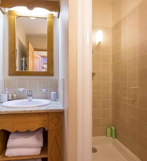 2 Bedroom Apartment with Pool, Résidence Pierre & Vacances Premium Arc 1950 Le Village