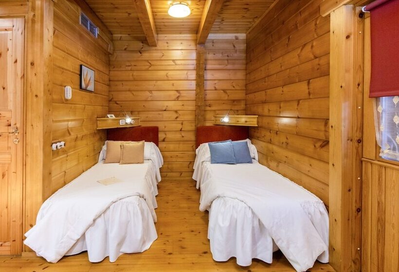 חדר סטנדרט מותאם לאדם עם מוגבלויות, Somlom   Eco Friendly Montseny