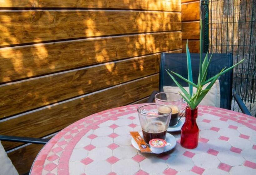 חדר סטנדרט מותאם לאדם עם מוגבלויות, Somlom   Eco Friendly Montseny