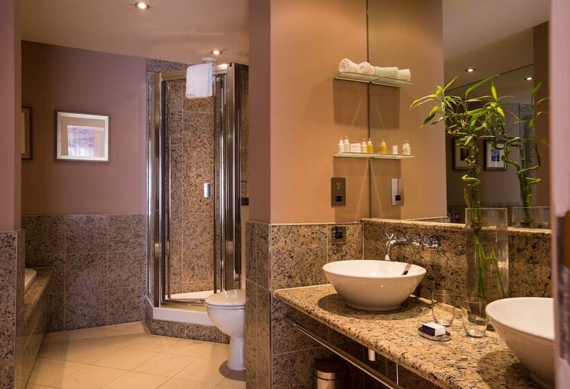 استودیوی استاندارد, The Club Hotel & Spa Jersey