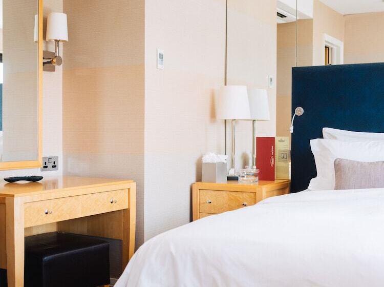 سوییت لوکس, The Club Hotel & Spa Jersey