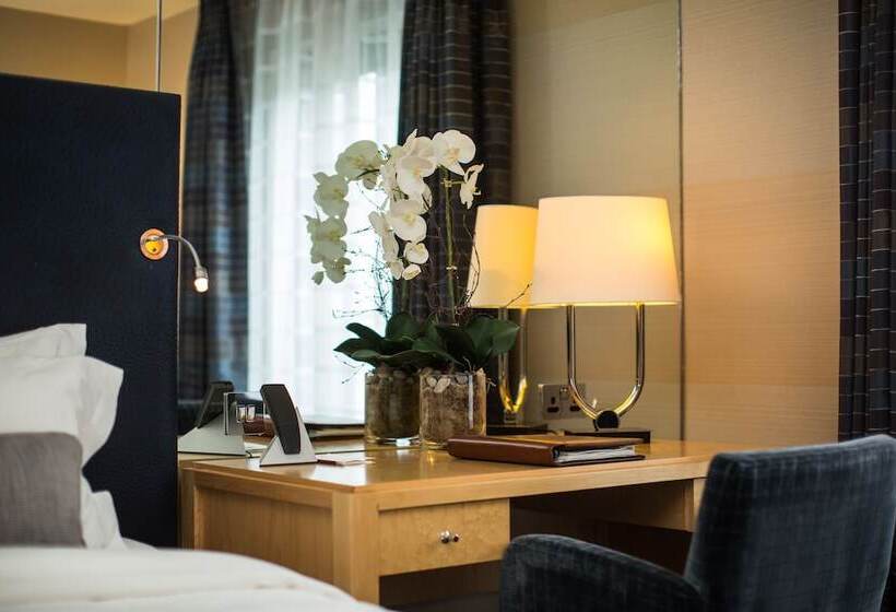 سوییت خانوادگی, The Club Hotel & Spa Jersey