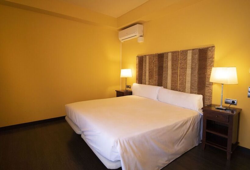 标准间, Alda Castillo De Olite