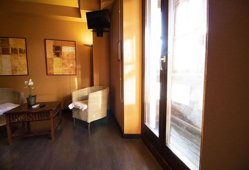 标准间, Alda Castillo De Olite