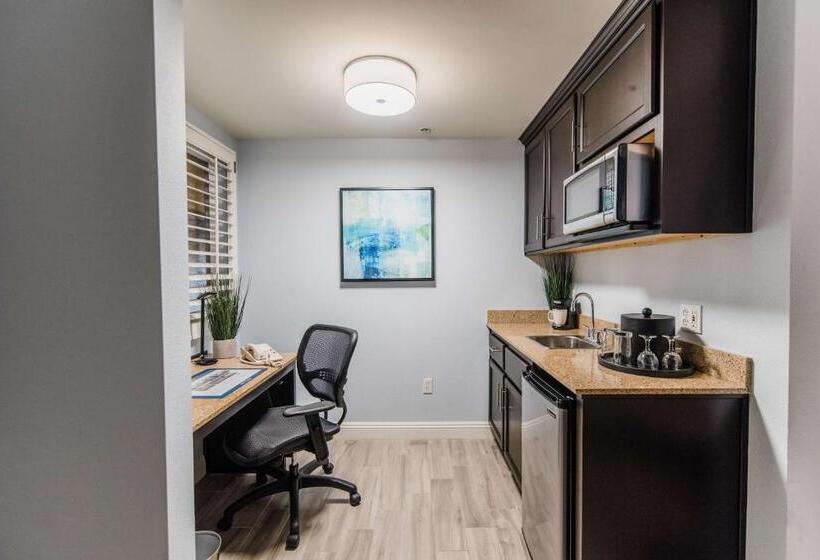 جناح, Best Western Plus Manhattan Beach