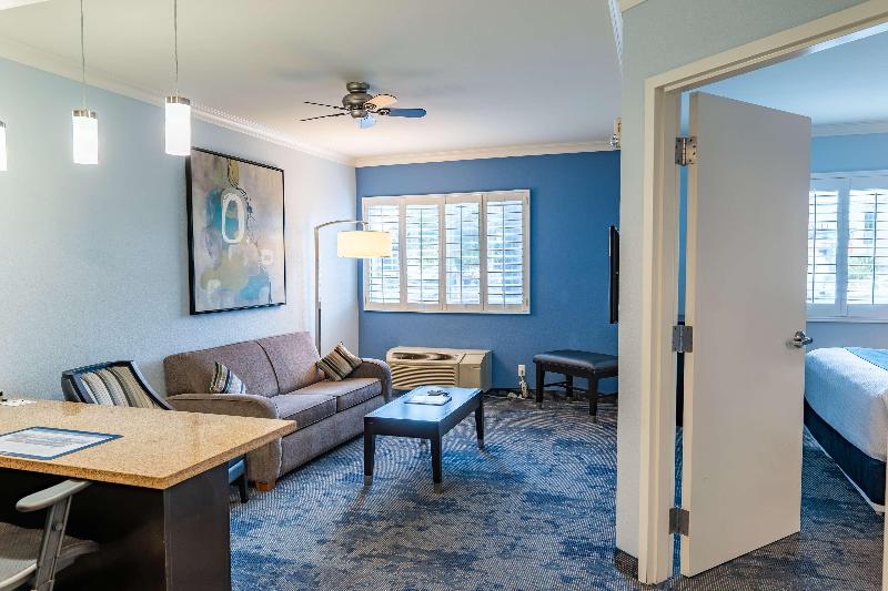 جناح, Best Western Plus Manhattan Beach