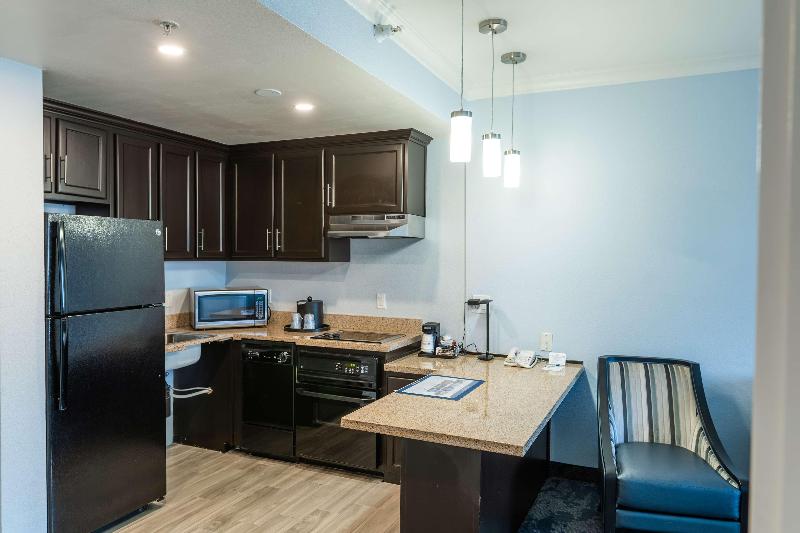 جناح, Best Western Plus Manhattan Beach