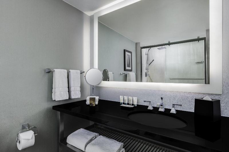 جناح لذوى الاحتياجات الخاصة, Best Western Plus Manhattan Beach