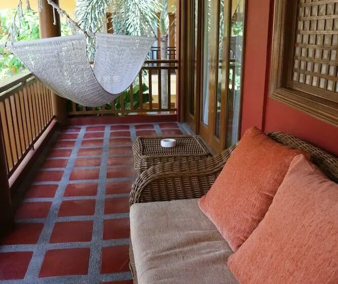 کابین, Boracay Tropics Resort
