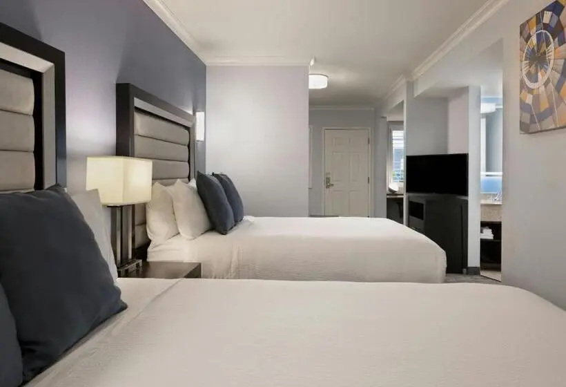 استودیوی استاندارد با تخت دو نفره بزرگ, City Express by Marriott Manhattan Beach