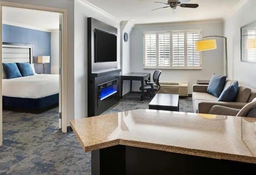 キングサイズベッドのスイートルーム, City Express by Marriott Manhattan Beach