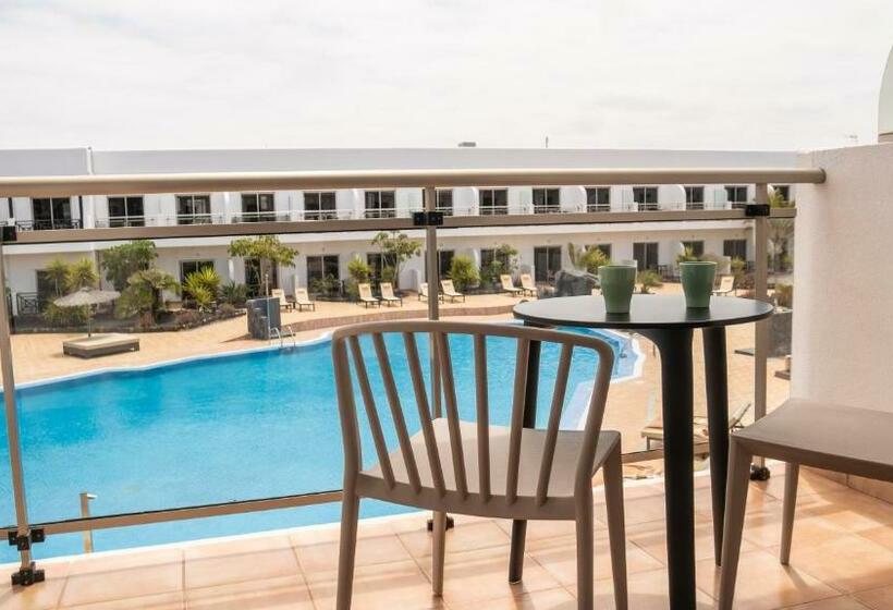 Трехместный Номер Стандарт Вид на Бассейн, Coral Cotillo Beach