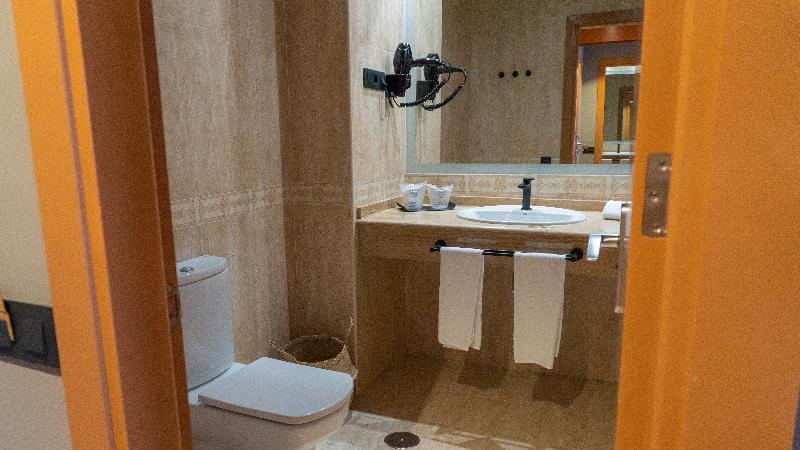 Трехместный Номер Стандарт Вид на Бассейн, Coral Cotillo Beach