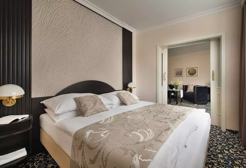 Perhehuone, Ea Hotel Royal Esprit