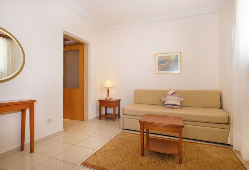 חדר משפחתי נוף לגינה, Iberostar Selection Creta Marine