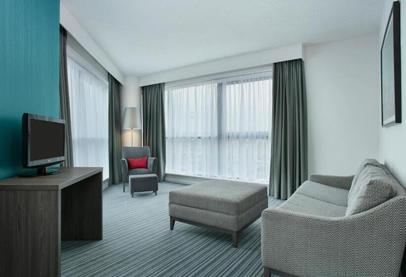 جناح, Leonardo Liverpool