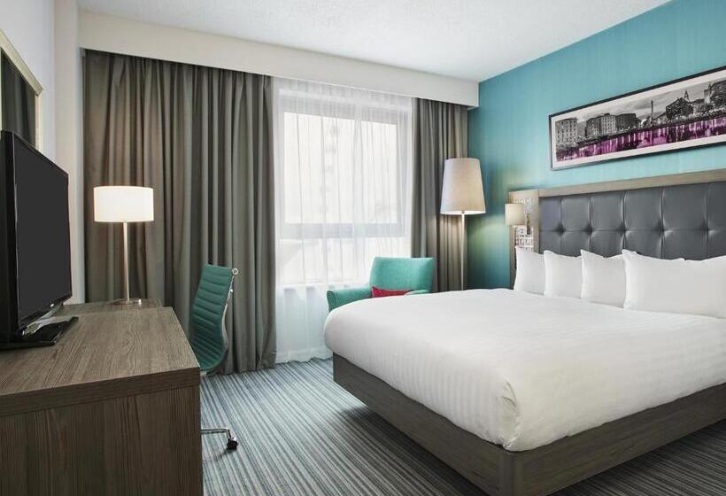 جناح, Leonardo Liverpool