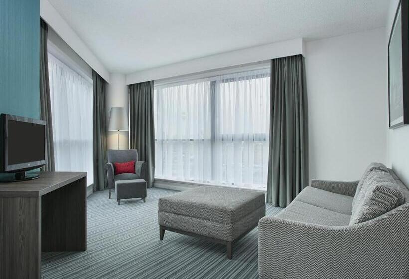 جناح, Leonardo Liverpool