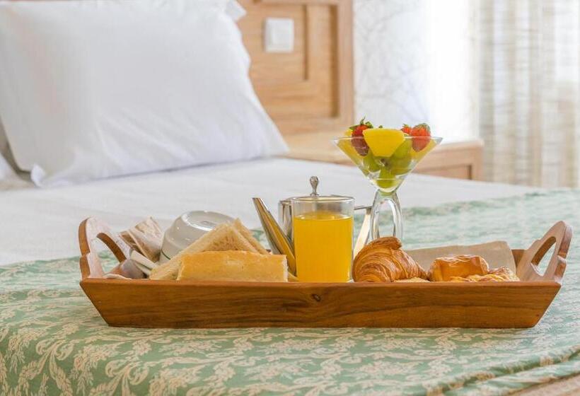 Family Suite, Melius