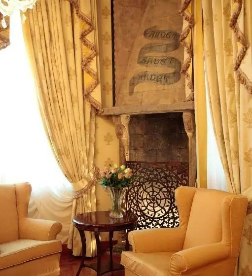 سوئیت جونیور با چشم‌انداز, Palazzo Stern