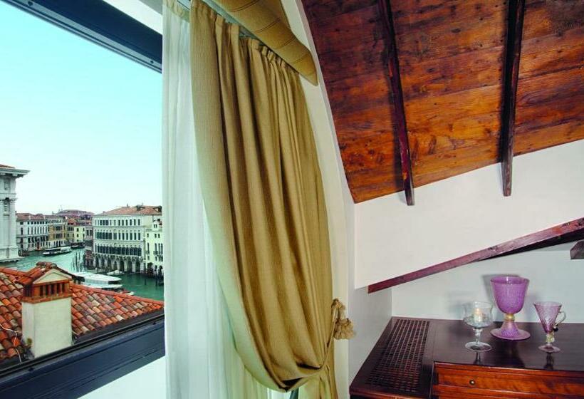 سوئیت جونیور با چشم‌انداز, Palazzo Stern