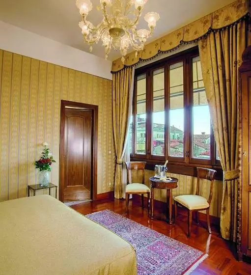 اتاق لوکس, Palazzo Stern
