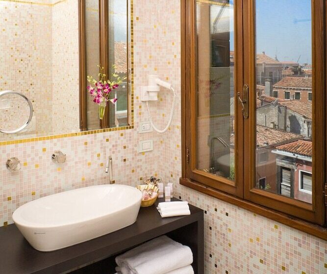 اتاق لوکس, Palazzo Stern