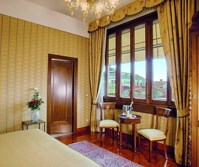 اتاق لوکس, Palazzo Stern