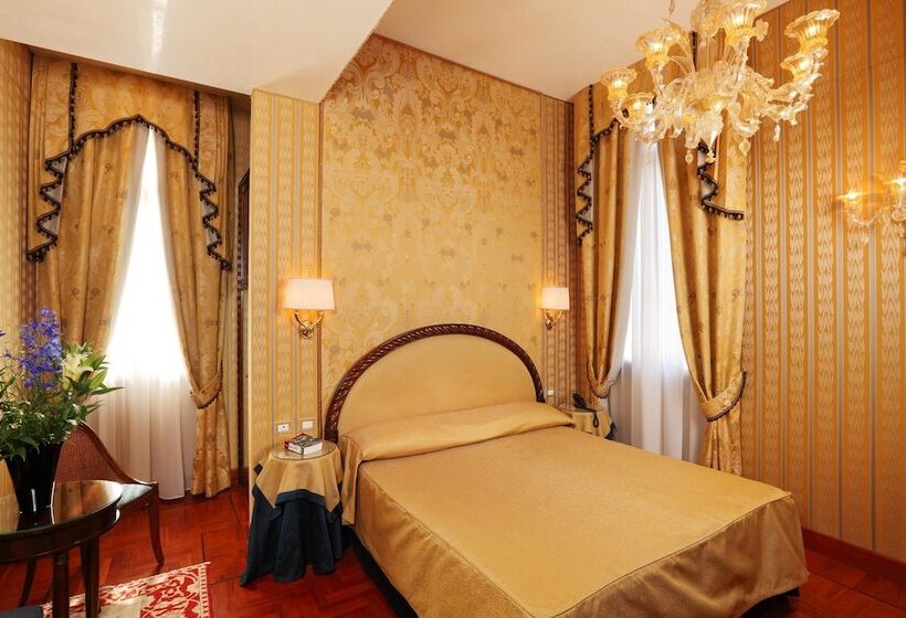 اتاق لوکس, Palazzo Stern