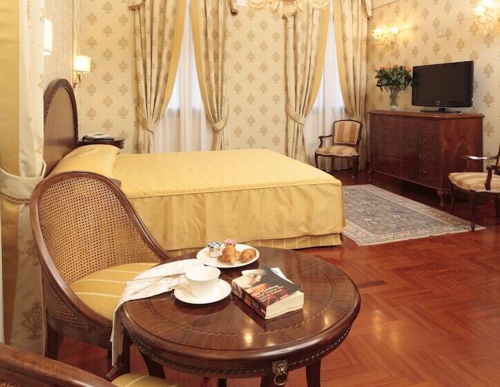 اتاق لوکس سه تخته, Palazzo Stern