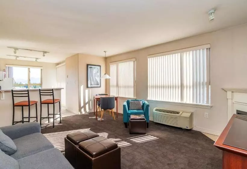 سوئیت با تخت بزرگ, Sandman Suites Surrey  Guildford