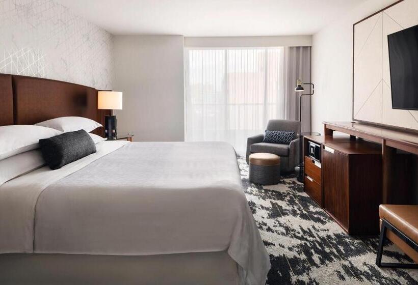 带双人大床的行政管理套房, Sheraton Vancouver Airport