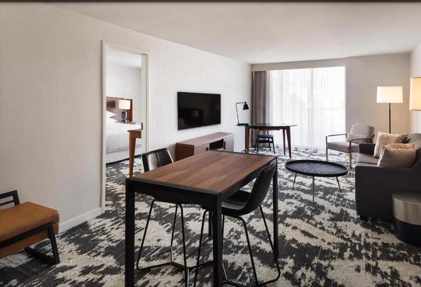 带双人大床的行政管理套房, Sheraton Vancouver Airport