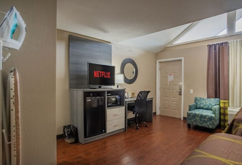 豪华房间, Super 8 By Wyndham Downtown Gatlinburg At Convention Center