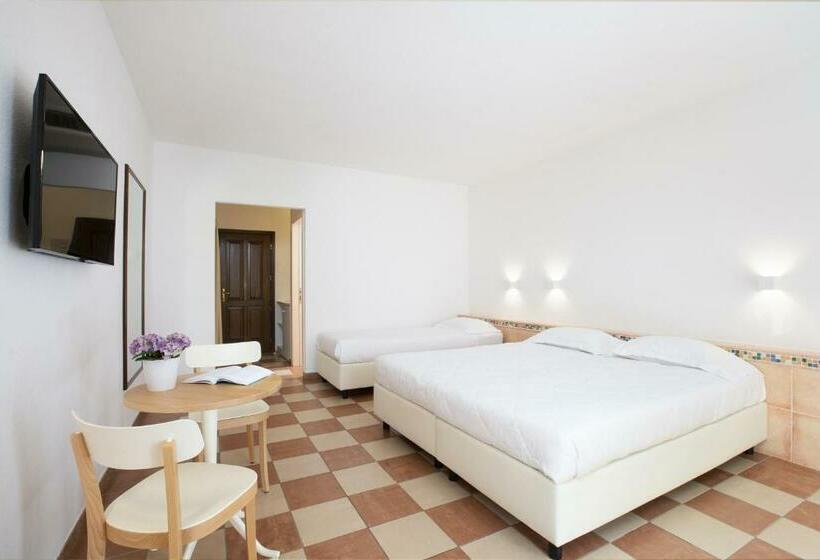 بنجلو قياسى مطلّ علي الحديقة, Tirreno Resort