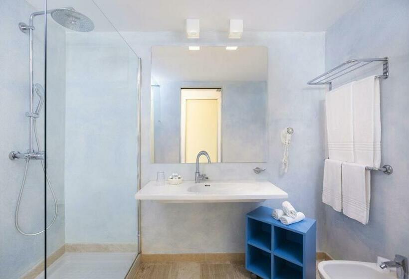 غرفة عائلية مطلّة علي الحديقة, Tirreno Resort