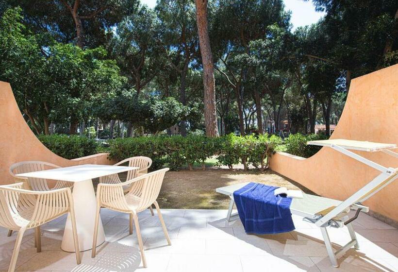 غرفة عائلية مطلّة علي الحديقة, Tirreno Resort