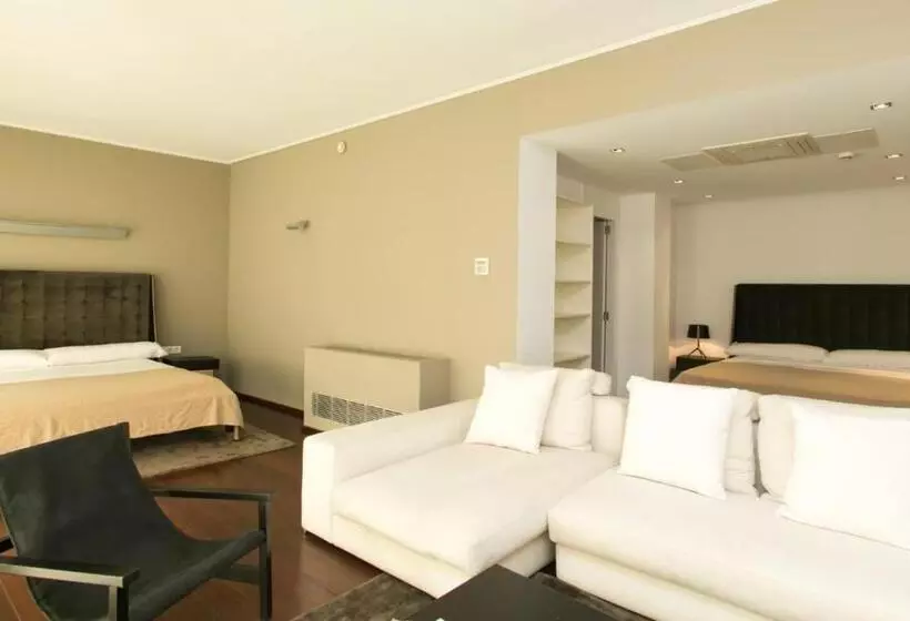 Suite with Pool, Zhero