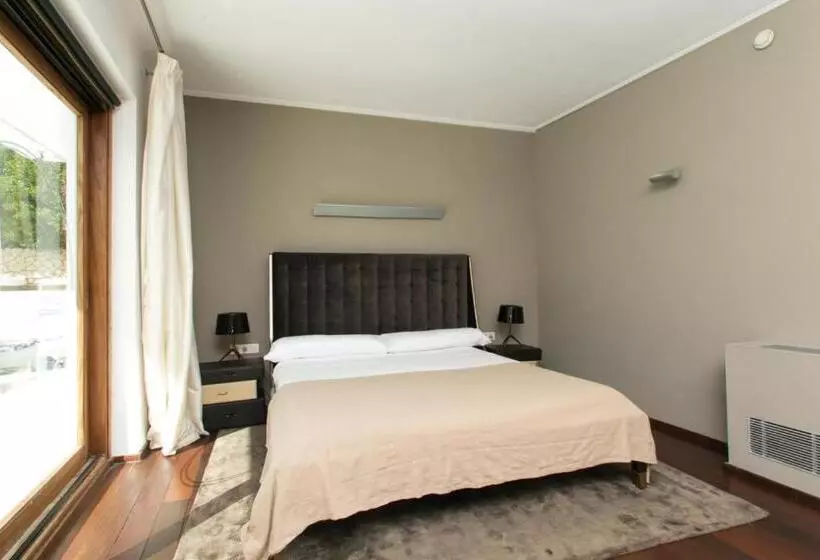 Suite with Pool, Zhero