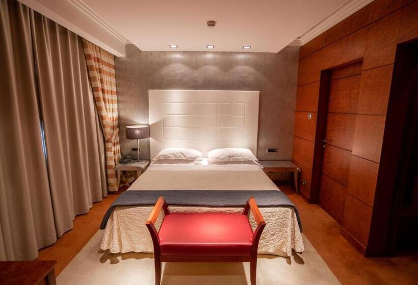 מיטת קינג בסוויטה, Papillo Hotels & Resorts Roma