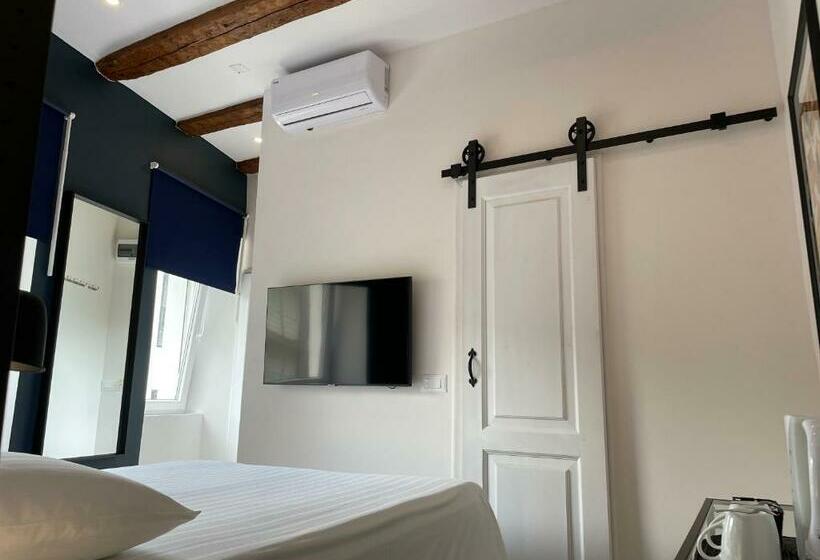 기본룸, Old Town Inn